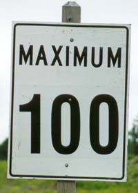 Speed limit sign -- Maximum 100 km