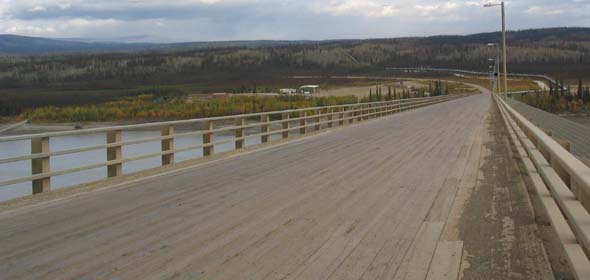 Wooden deck, and grille along the right side covering the pipeline, on the bridge over the Yukon River